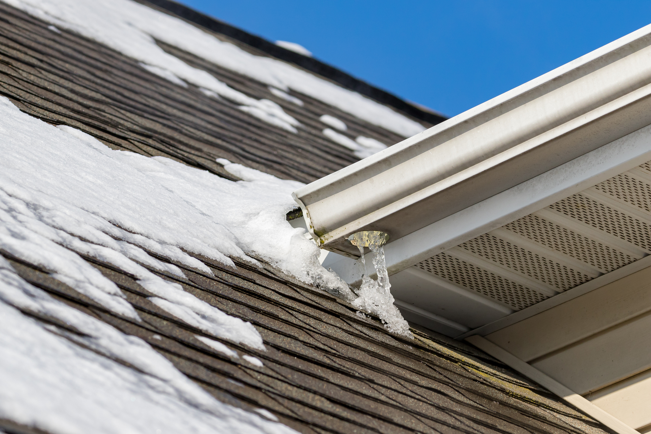 Does a dark roof make a house warmer in the winter?