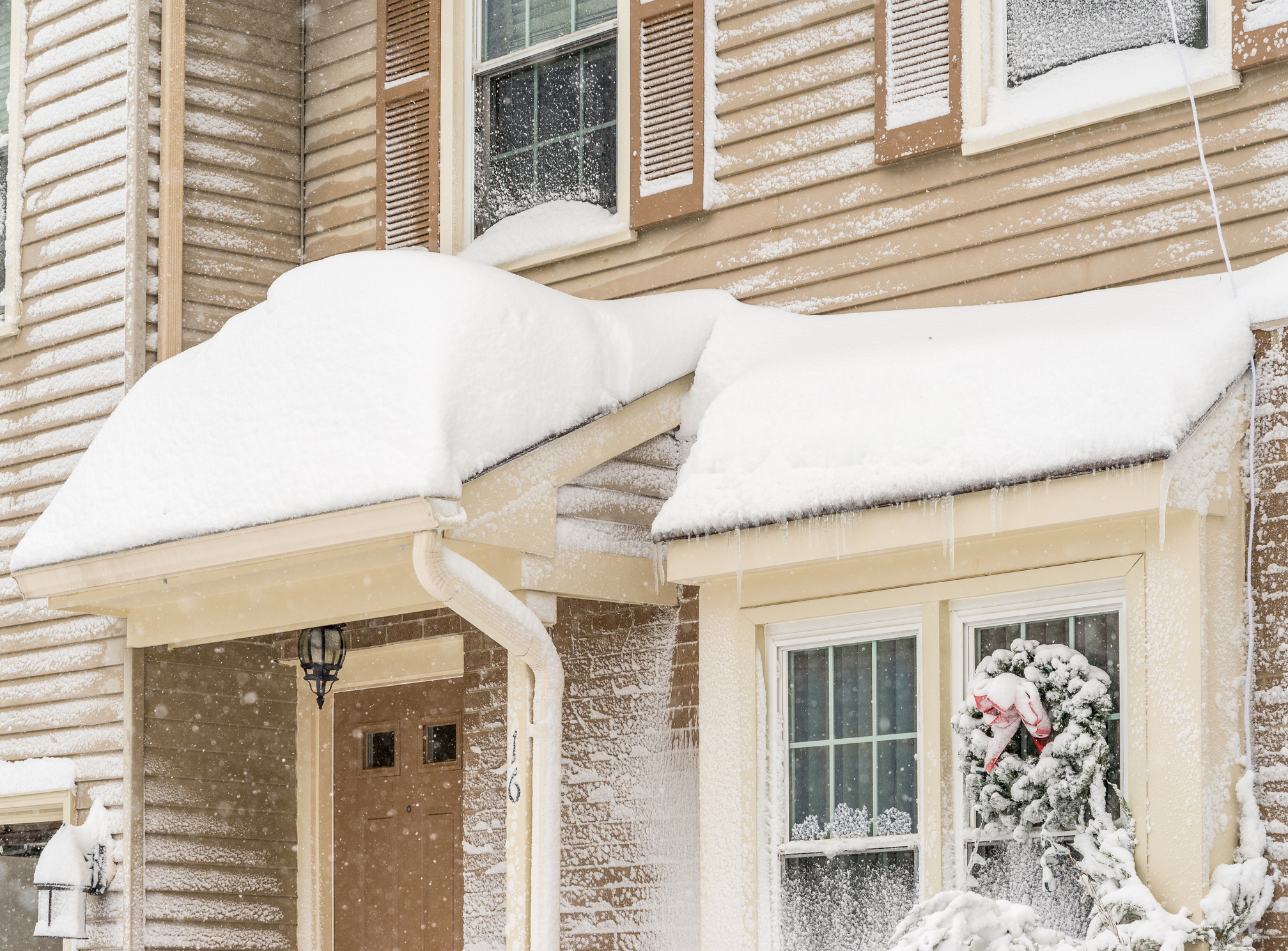 Does homeowners insurance cover snow damage?
